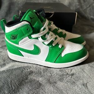Kids Jordan 1 Mid sneakers